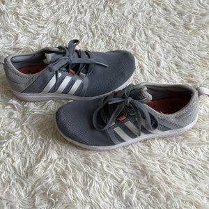 Women's Adidas Tennis Shoes - Size 6